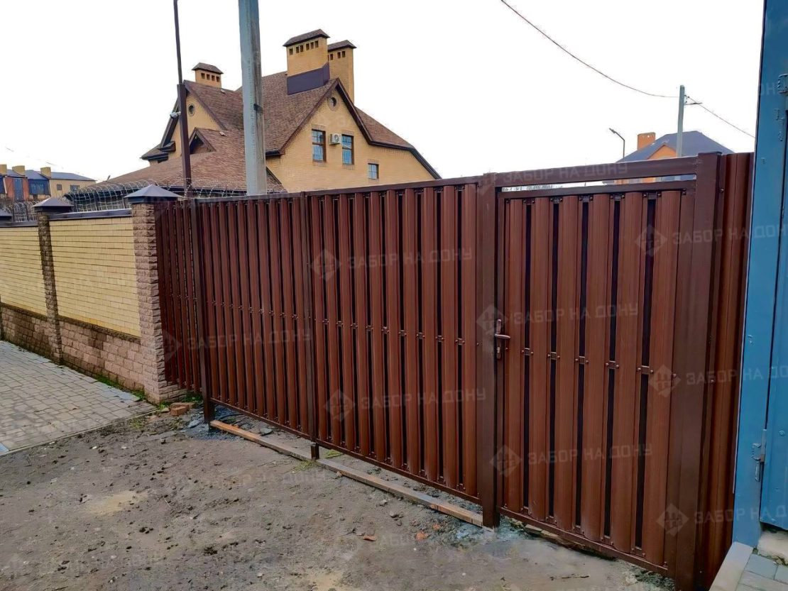 Ворота с калиткой для частного дома и дачи  в Константиновске